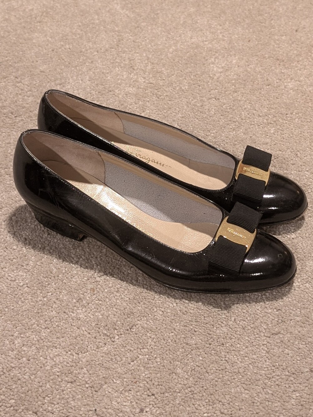 Salvatore Ferragamo Black Patent Leather Bow With Gold Details Mini Heel